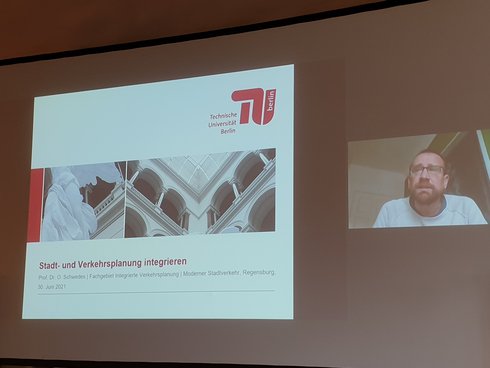 Moderner Stadtverkehr 2021, Foto Bernd Reuss